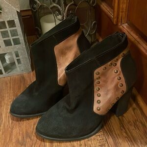 FREE PEOPLE Black Rockstud Suede Tan Leather Stud Chelsea Booties Boots Size 40
